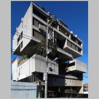 Kuwait Embassy building in Tokyo, photo Wiiii, Wikipedia.jpg